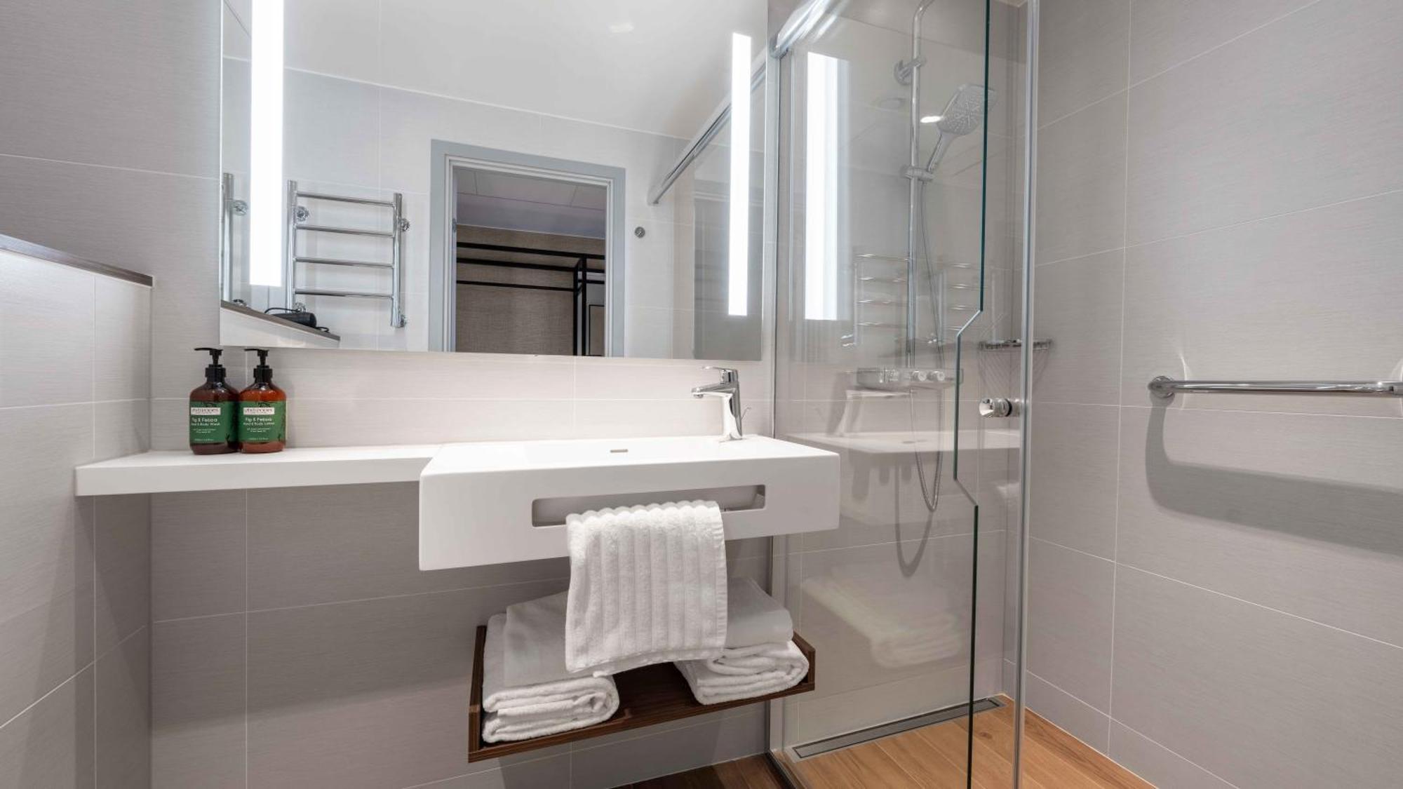 Voco Stockholm - Kista By Ihg Hotel Екстериор снимка